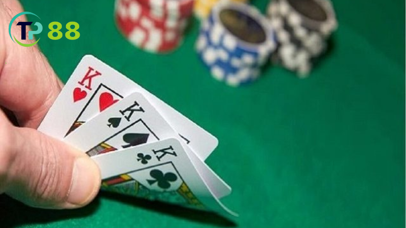Kỹ Thuật Đặt Cược Bài Xì Phé: Chiến Lược Tối Ưu Dành Cho Người Chơi 3 Xì phé: đọc vị, đoán bài, thắng đối thủ.